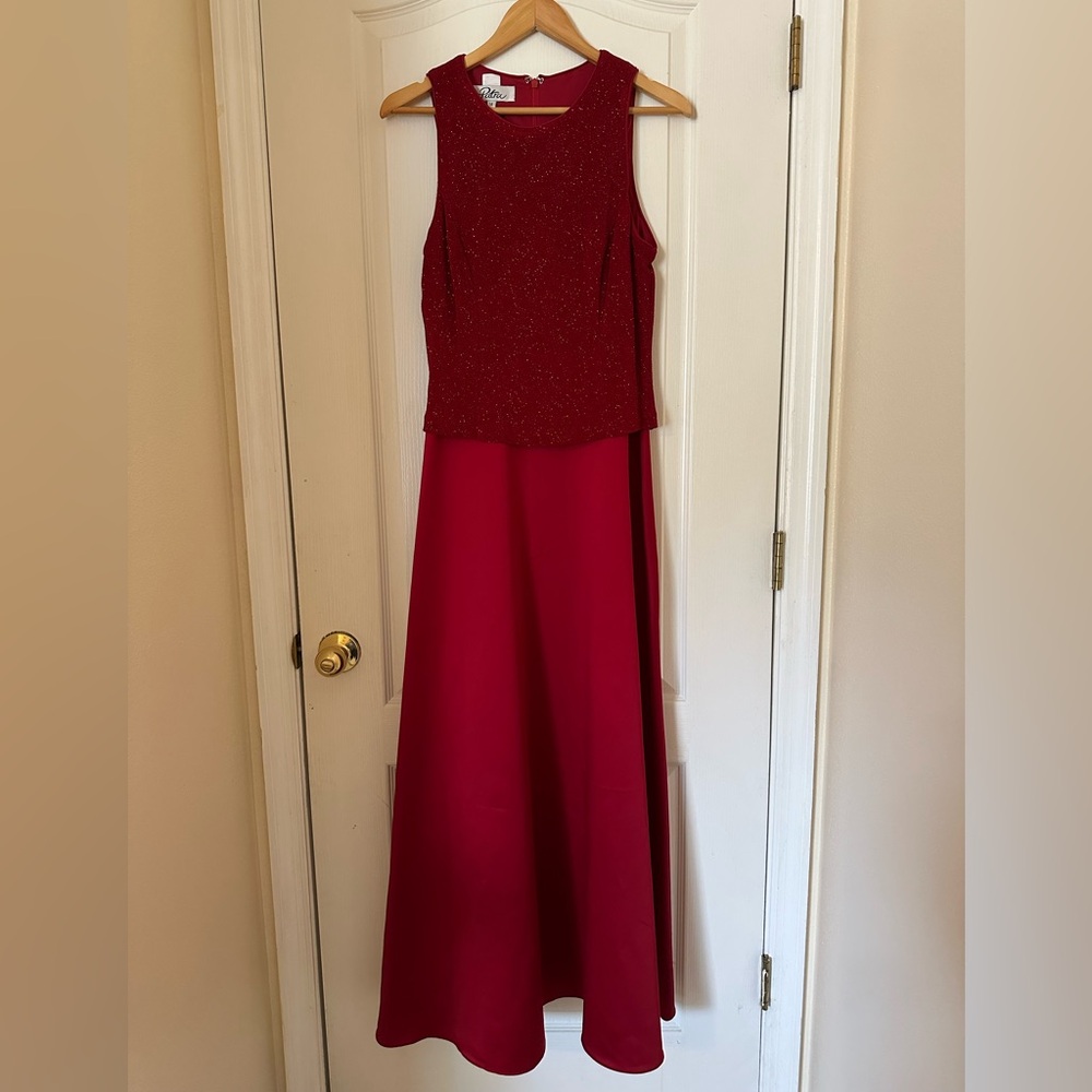 Patra Red Sleeveless Gown